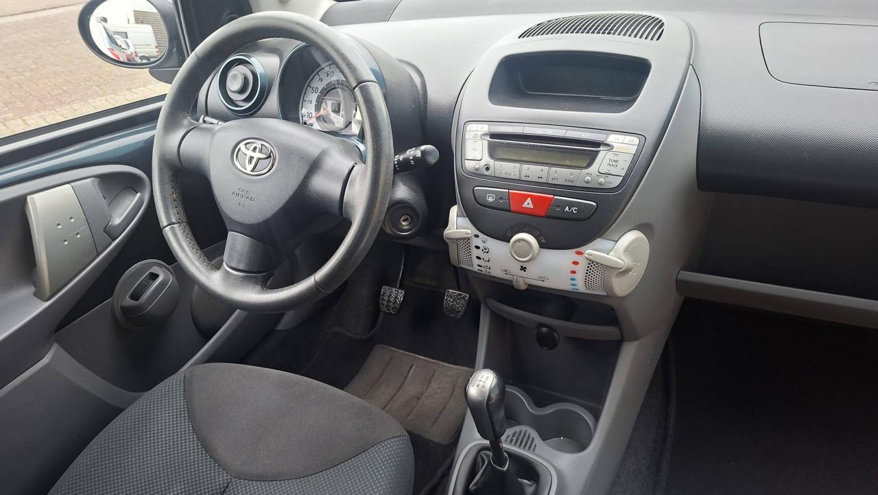 Toyota Aygo 1.0 12v Now 5deurs bj:2011 airco lm-velgen 108.000km nwst !!!!