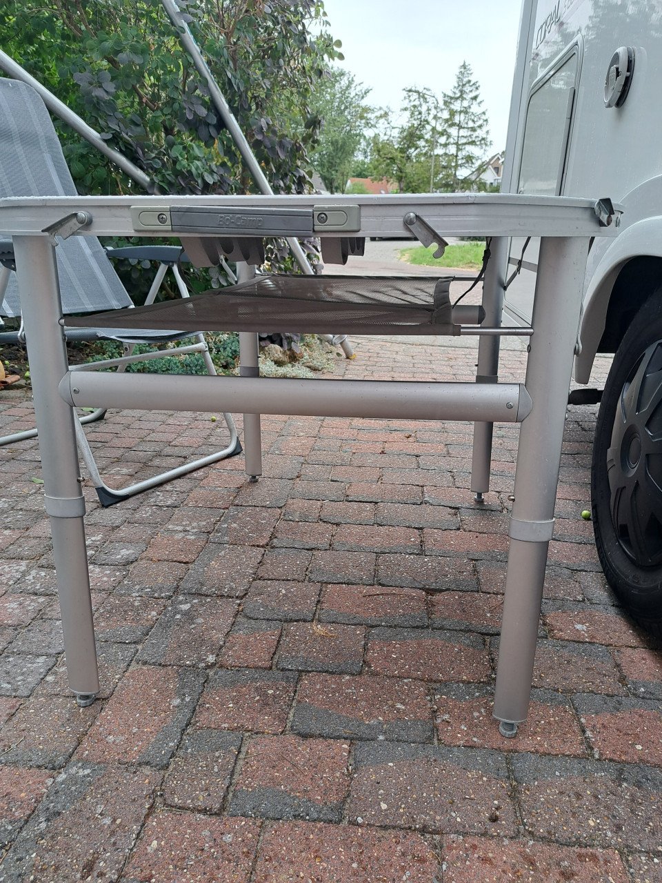 2 ANWB Campingstoelen verstelbaar hoge rug met vertelbare tafel