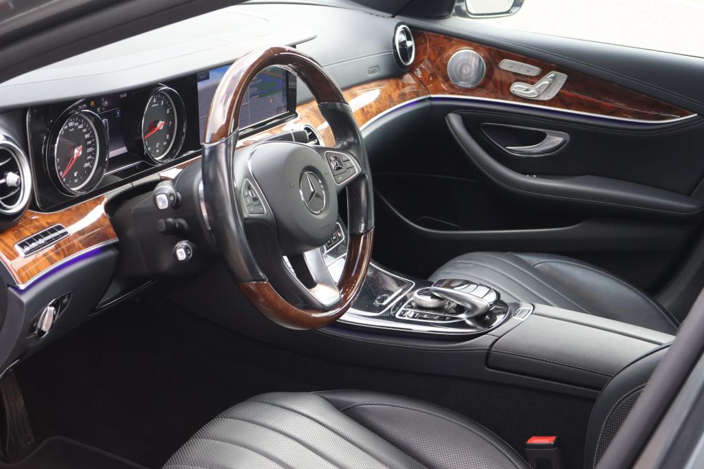 Mercedes-Benz E-Klasse 200 exclusive l airmatic luchtvering l panoramadak l