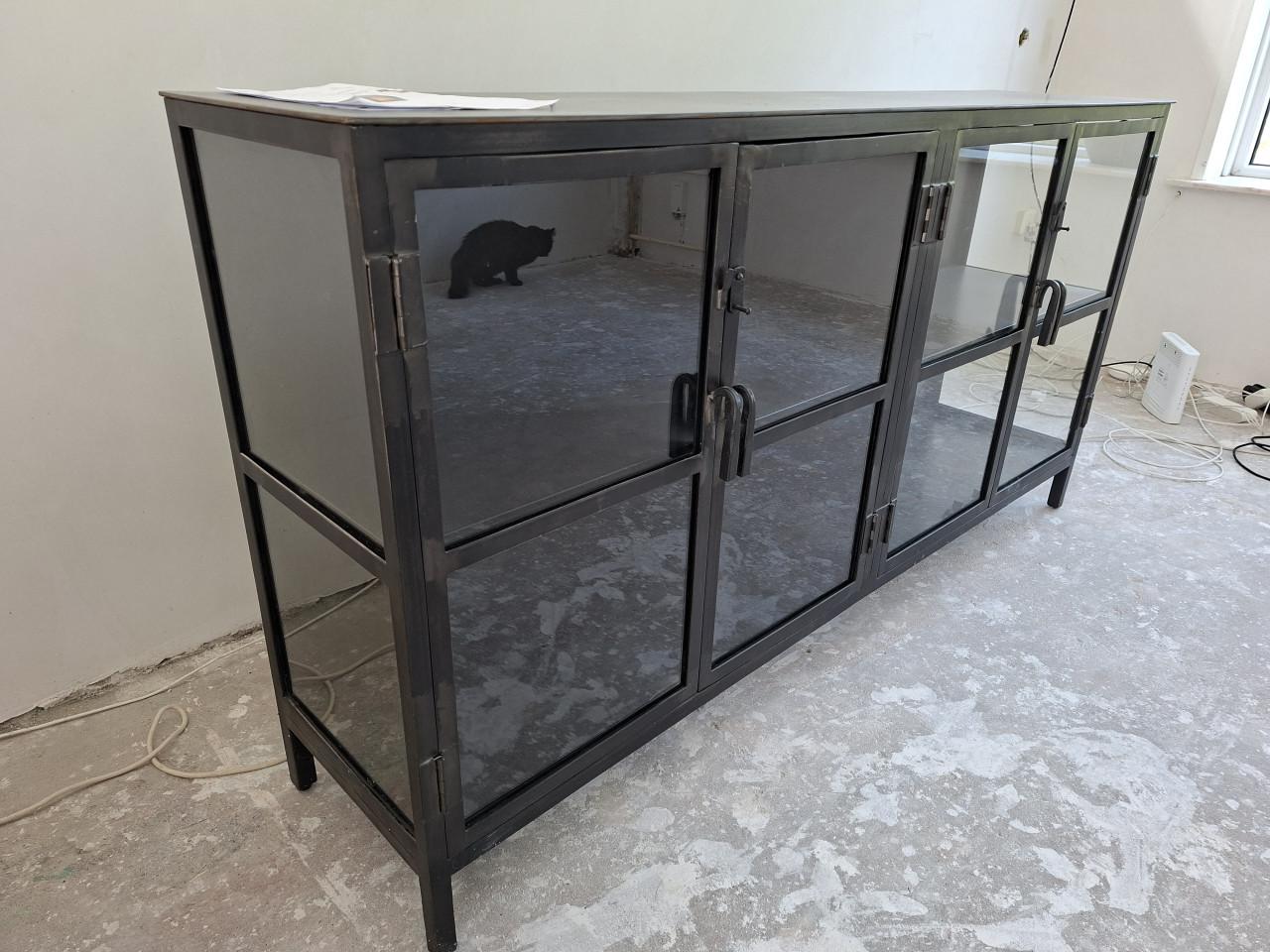 Industrieel dressoir, glas en staal