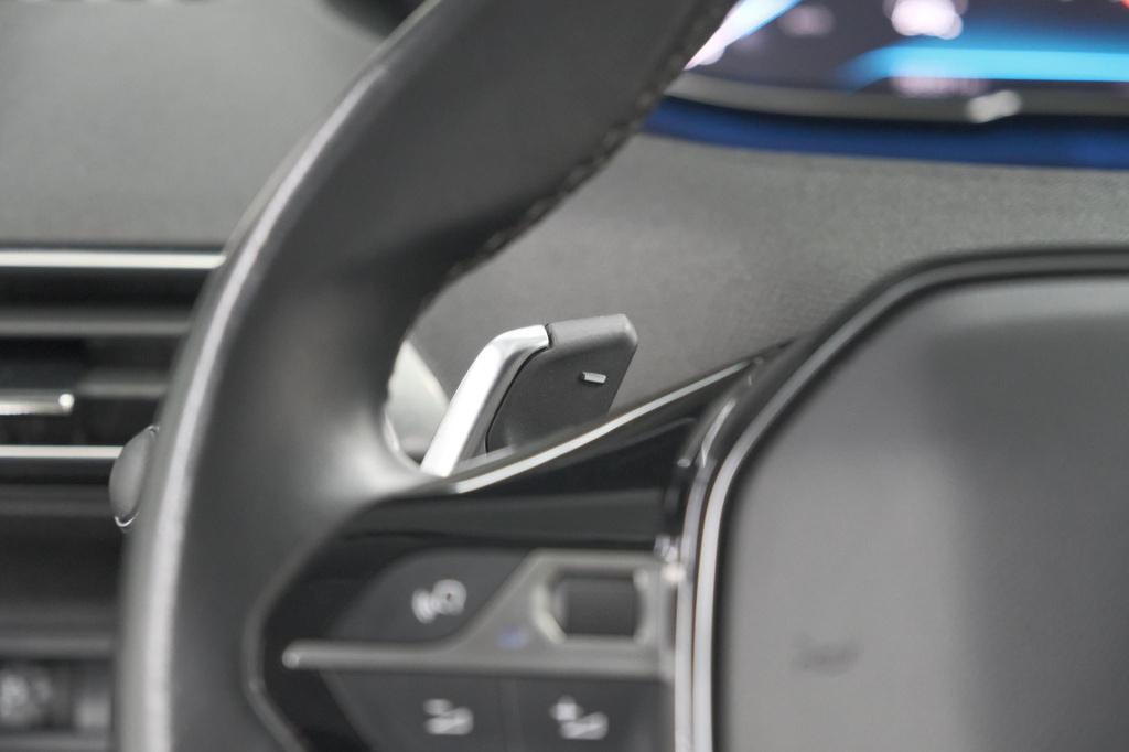 Peugeot 3008 puretech 130 eat8 allure | camera | adaptieve cruise control |