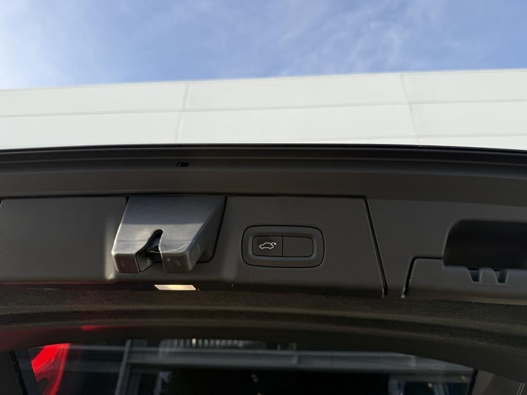 Volvo V90 t4 190pk momentum |adap.cruise| leder | trekhaak | stoel/stuurve