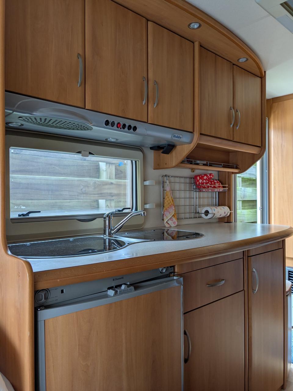 Te koop: nette en complete caravan