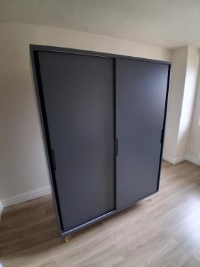Kleding kast donkergrijs, van MADE
