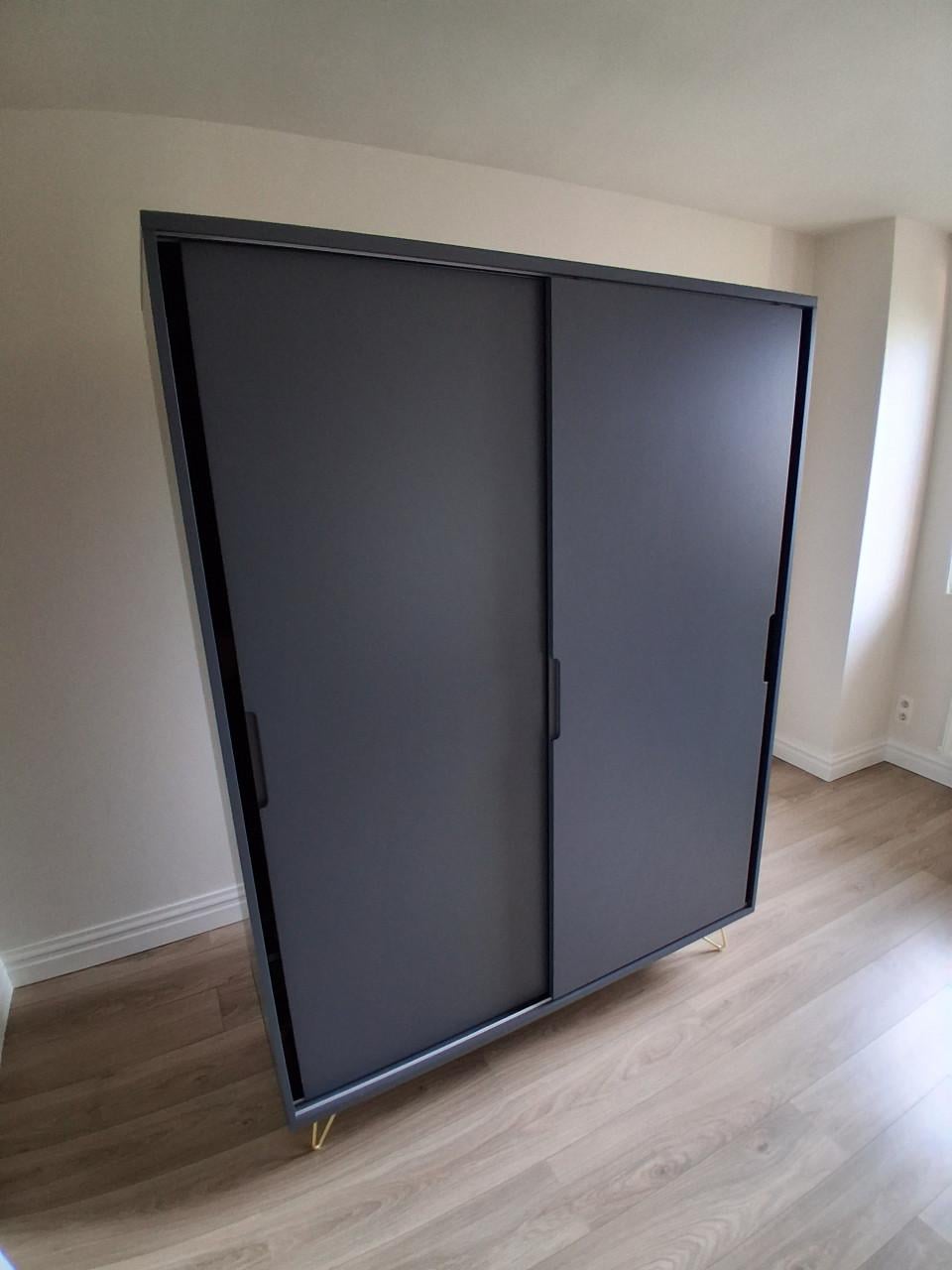 Kleding kast donkergrijs, van MADE