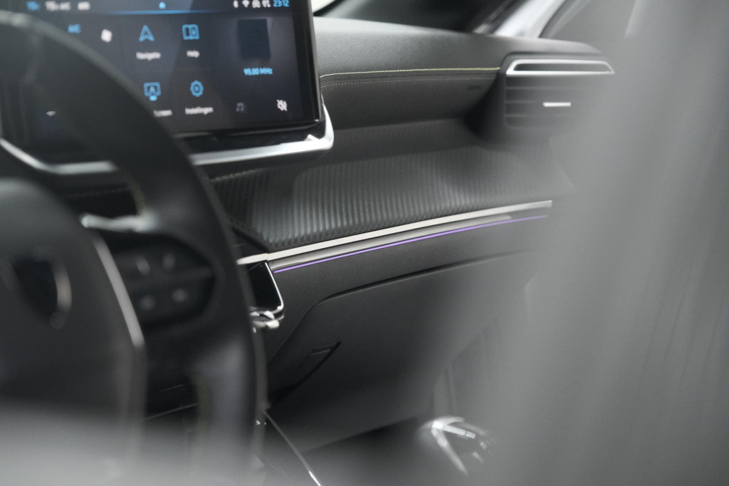 Peugeot 208 puretech 100 gt | camera | navigatie | apple carplay | parkeers