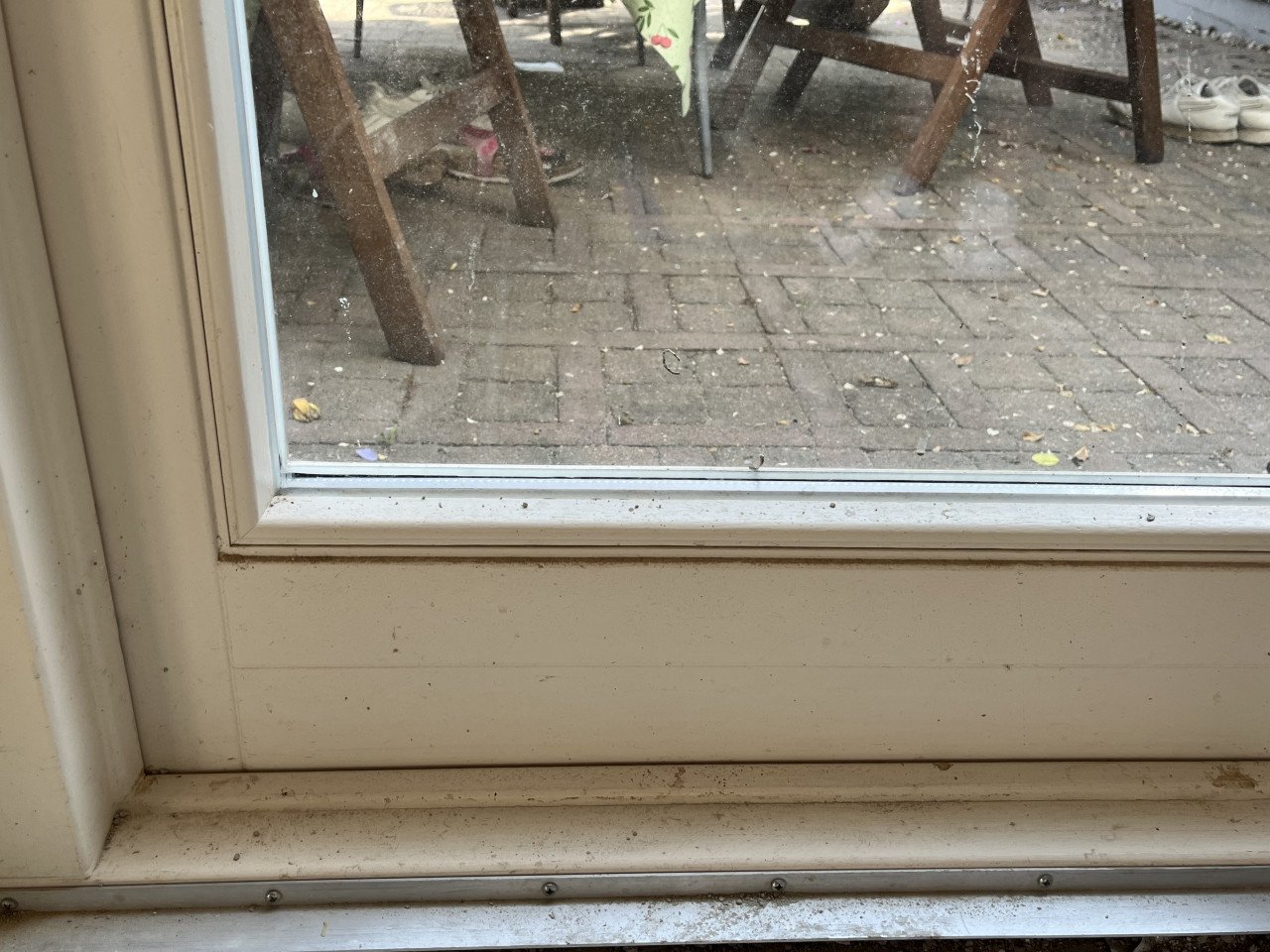 Beschikbaar in overleg. HR ++ dubbel glas Inclusief cilinderslot en 2 sleut