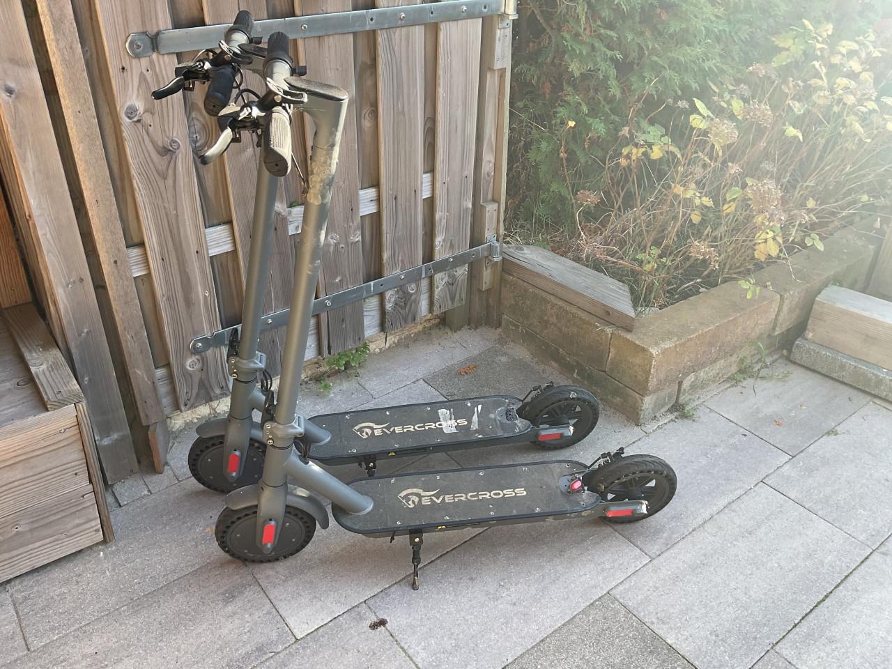 TE KOOP: 2 Elektrische Steps. DEFECT !!!