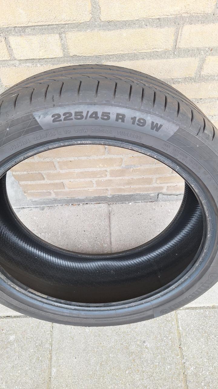 4 stuks banden CONTINENTAL 225X45X19 ZO GOED ALS NIEUW
