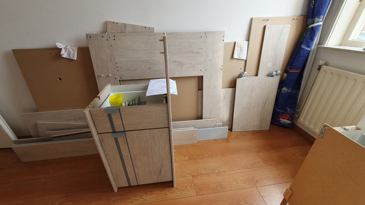 Half hoogslaper met uitschuifbaar bureau