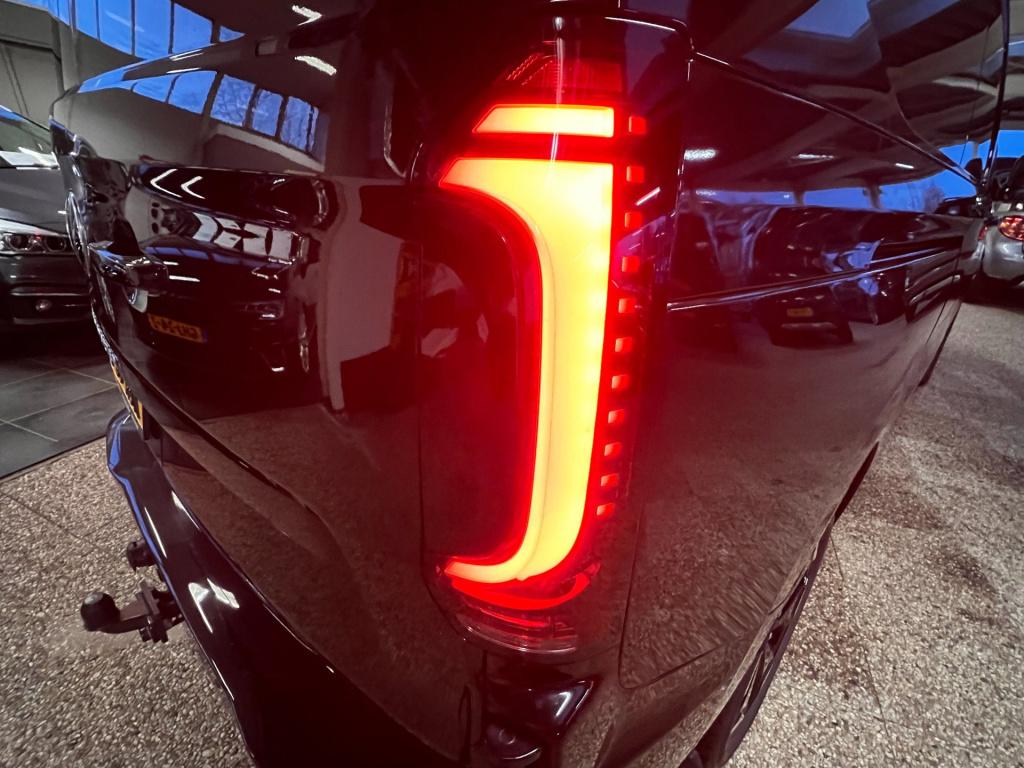 Volkswagen E-transporter 32 l2h1 bulli 64 kwh bulli 285pk, trekhaak enz..