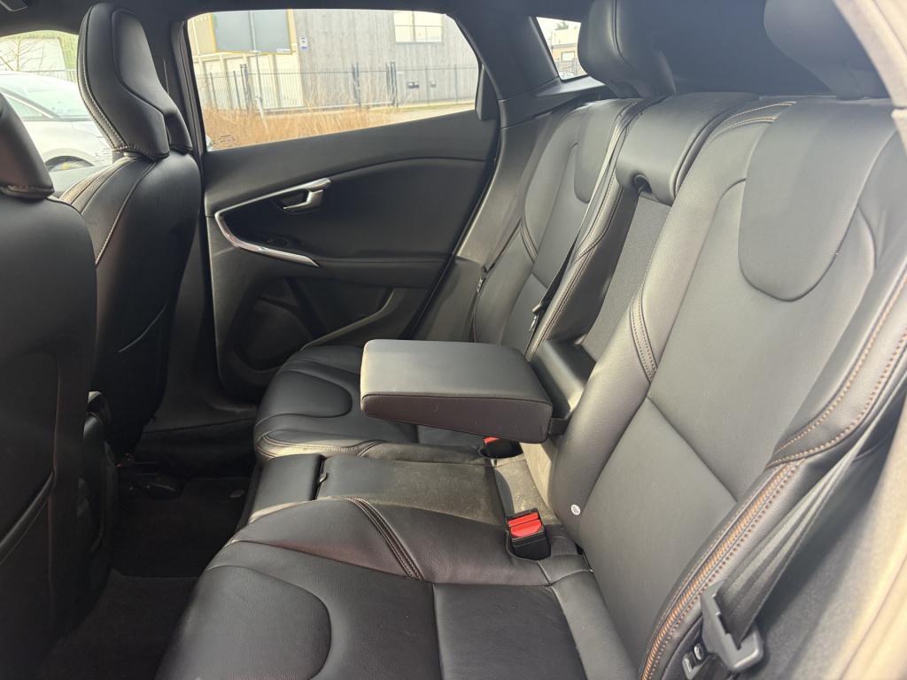 Volvo V40 cross country 2.0 t4 summum automaat | leer | trekhaak | styling 