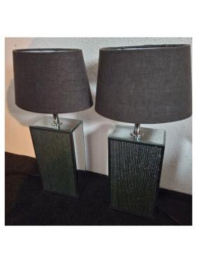 2 SCHEMERLAMPEN MET GESPIEGELDE VOET EN DONKERGRIJZE STOFFEN KAP