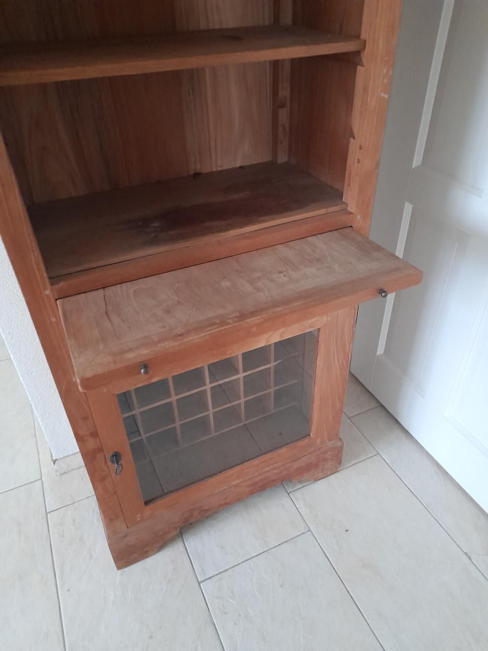 Prachtige (boeken)kast (in goede nette staat ) 77 x 42 x 200H