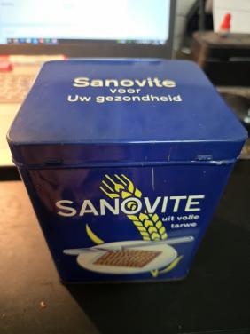 Vintage Sanovite crackerblik uit de jaren 70.