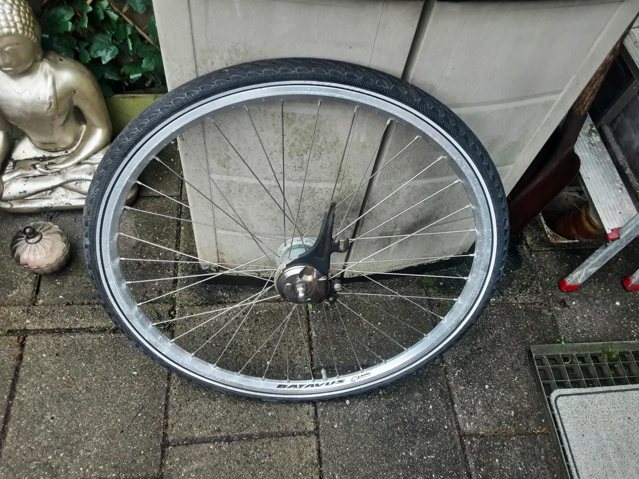 Batavus 28 inch shimano voorwiel, naafdynamo, rollerbrake rem