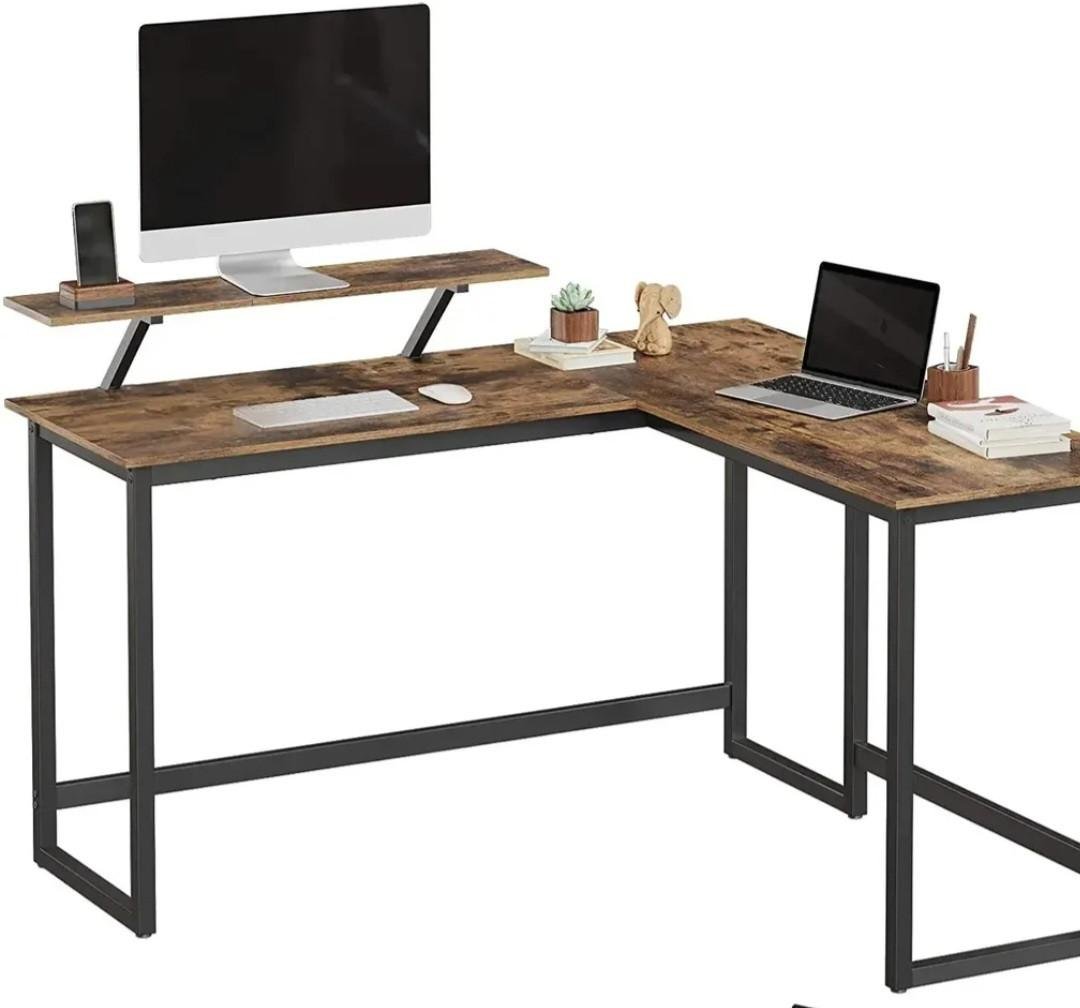 Industrieel hoekbureau met stalen poten