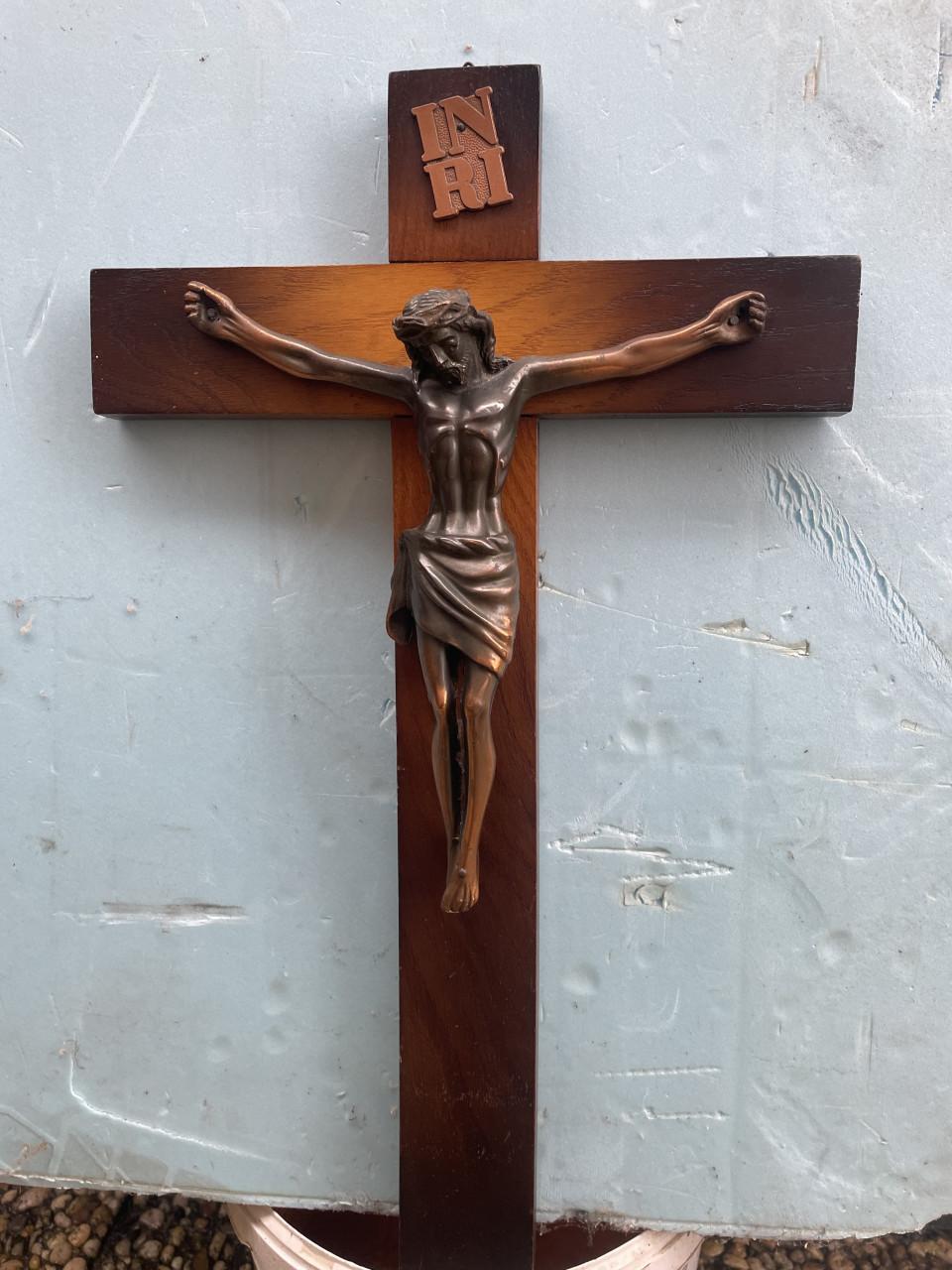 Jesus kruis met rozenkrans