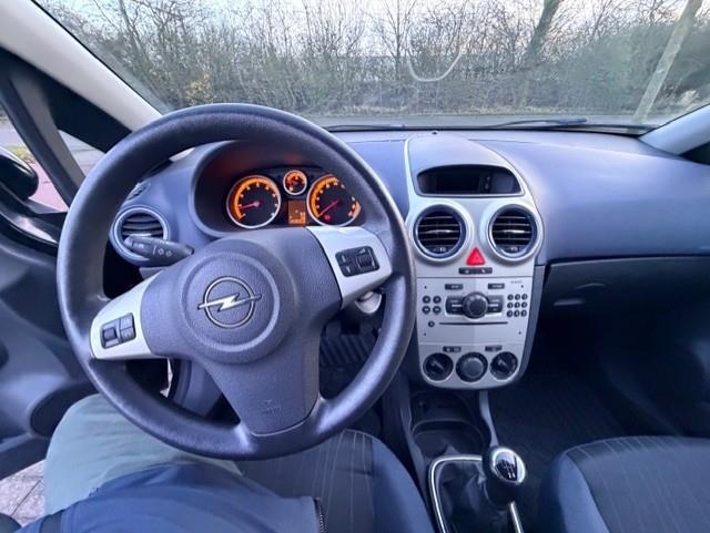 Opel Corsa 1.2-16v enjoy