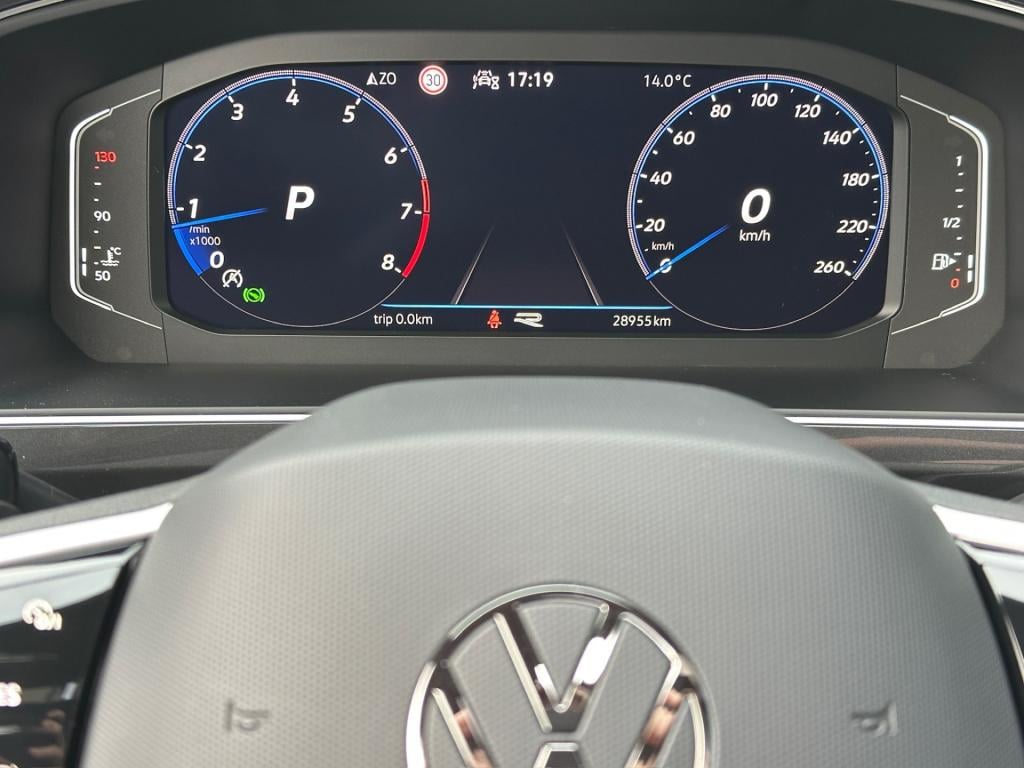 Volkswagen Tiguan 1.5 tsi 150pk dsg r-line | panoramadak | 20 inch | black 