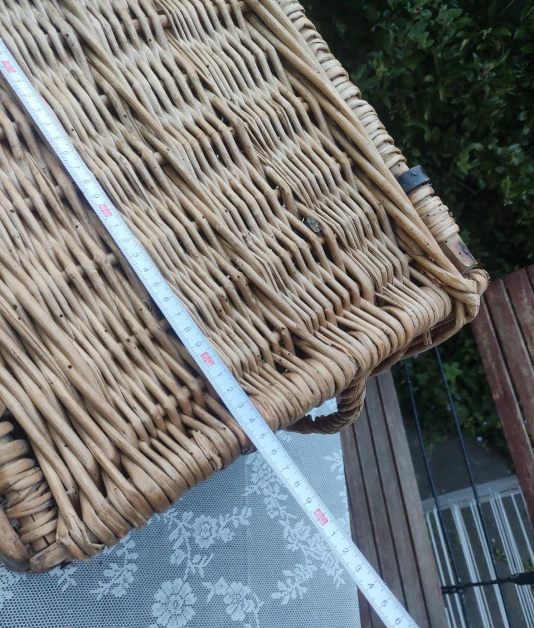Oude wasmand / dekenkist