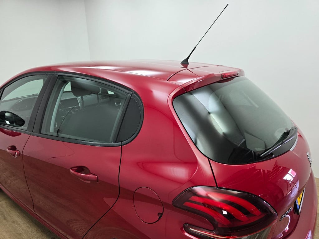 Peugeot 208 occasion met cruisecontrol en veel ruimte ook achterin | tweede