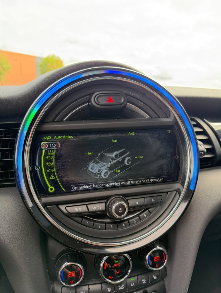 Mini Cooper 1.5 - chili - pano