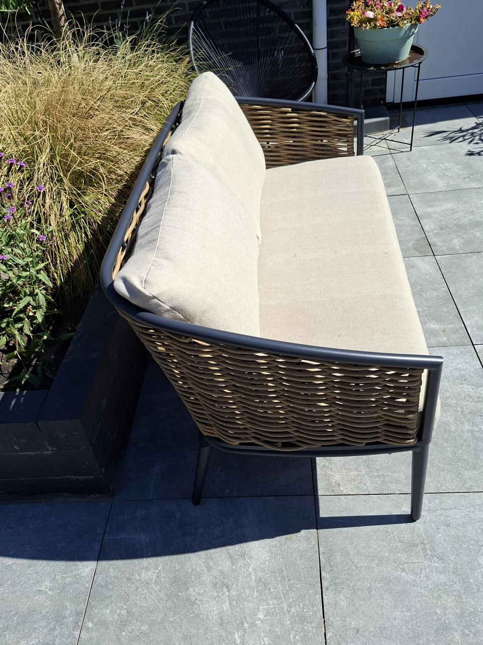 Tuinbank en tuintafel