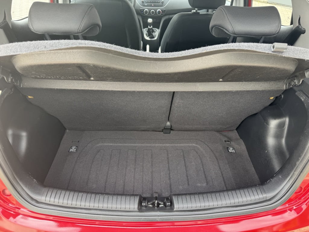 Hyundai I 10 1.0i comfort | trekhaak 13p. | cruise control | airco | blueto