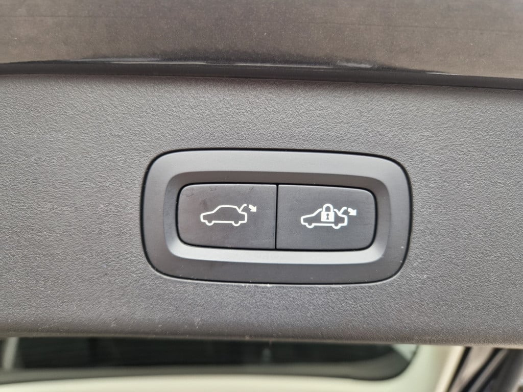 Lynk & Co 01 1.5 plug in hybrid 261pk , panodak , 360 gr camera , carplay