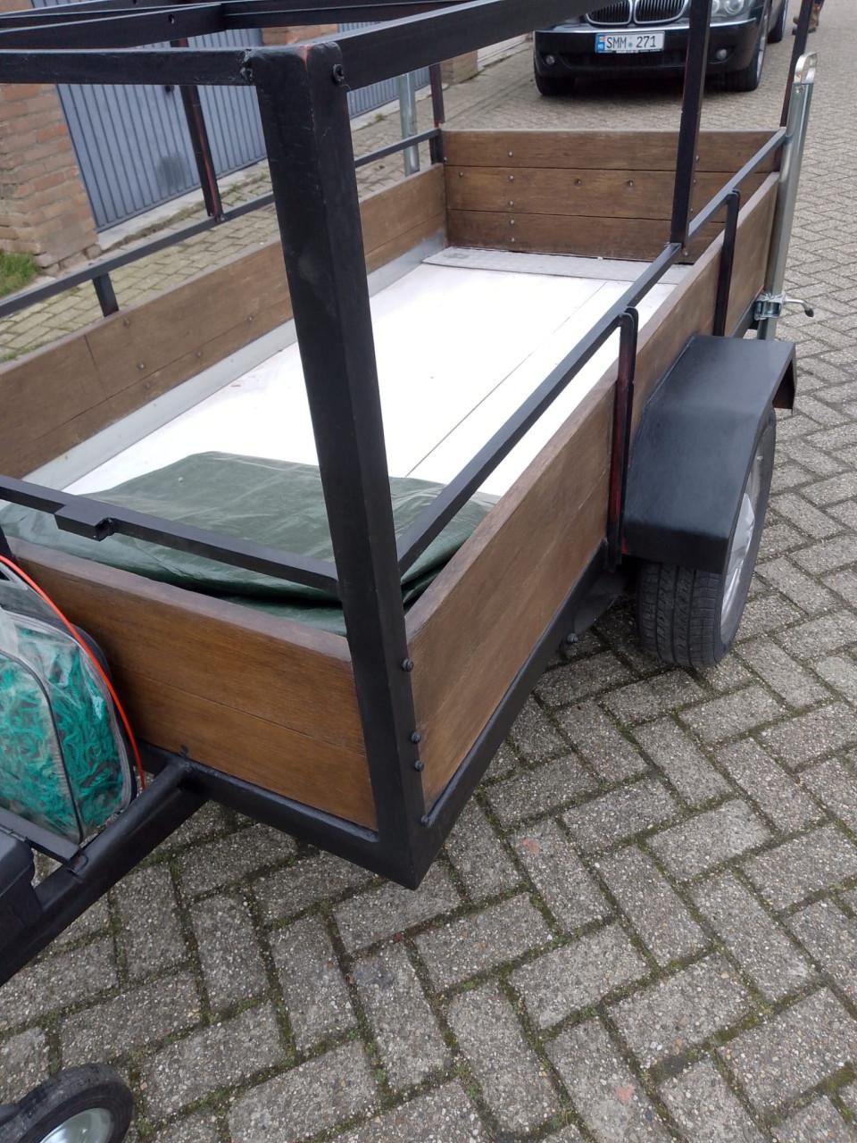 Nette aanhanger met frame - klaar voor gebruik!