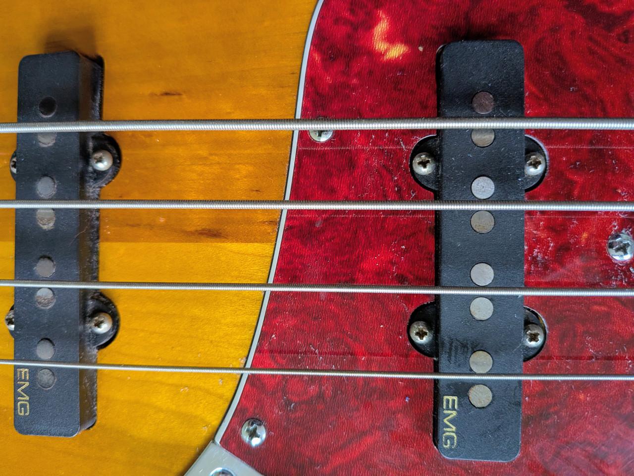 Professionele jazz-bass bouwer Sjak Zwier, gitaarbouwer in Vlissingen