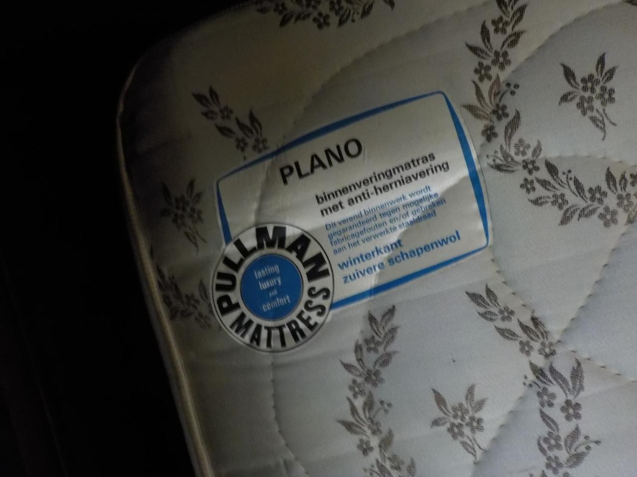 Mooie kwaliteit jaren '50 ledikant 180 x 200 cm + 2 bodems + 2 matrassen +