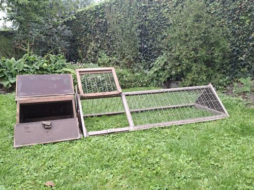 Verplaatsbare konijnenren met nachthok