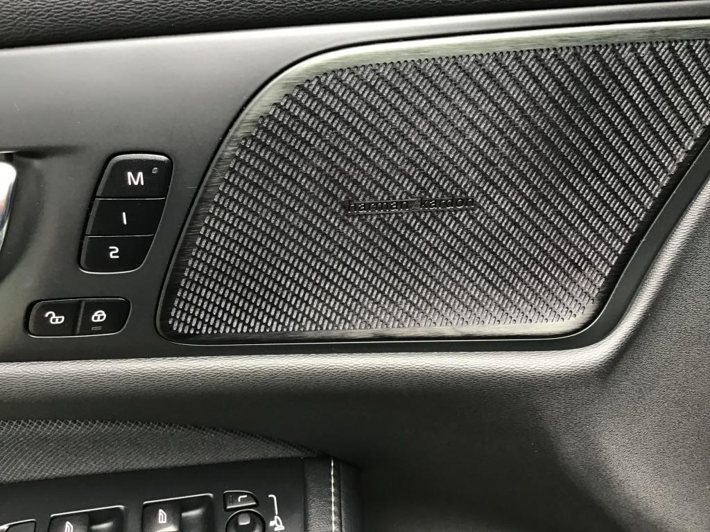 Volvo V60 2.0 t6 awd r. r-des. audio & park assist & climate line