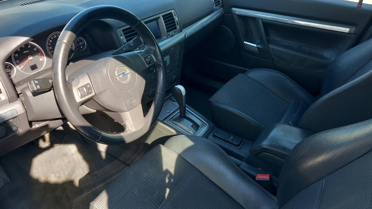 Opel Vectra GTS 2.2 -16V Sport automaat HB BJ;2006 airco lm-velgen