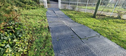 Te huur: kunststof rijplaten