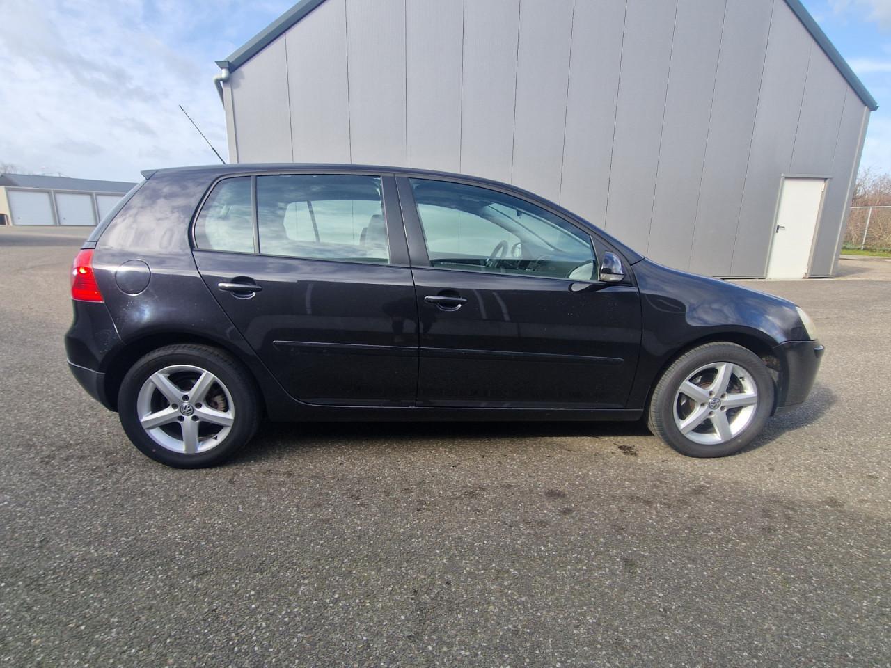 Volkswagen Golf 1.6 FSI Optive 2