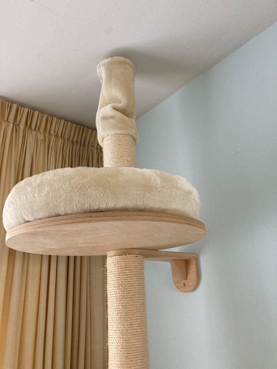 Te koop: kattenkrabpaal