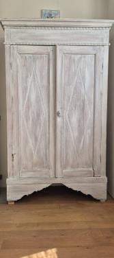 Kast (houten kast met legplanken)