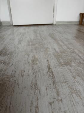 Laminaatvloer +/- 70 m2