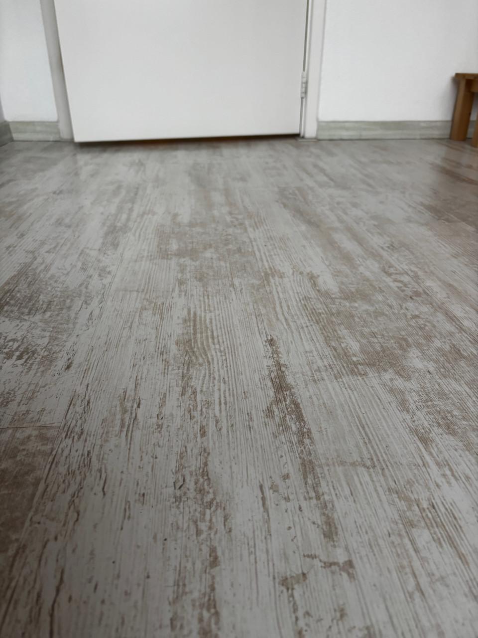 Laminaatvloer +/- 70 m2