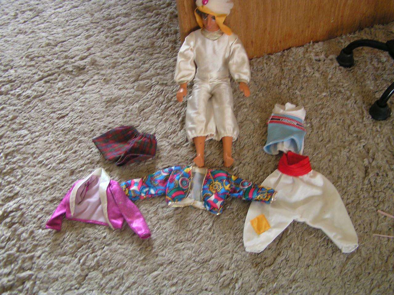 BARBIE/POPPEN KASTEEL MET BABIE EN ACCESOIRES