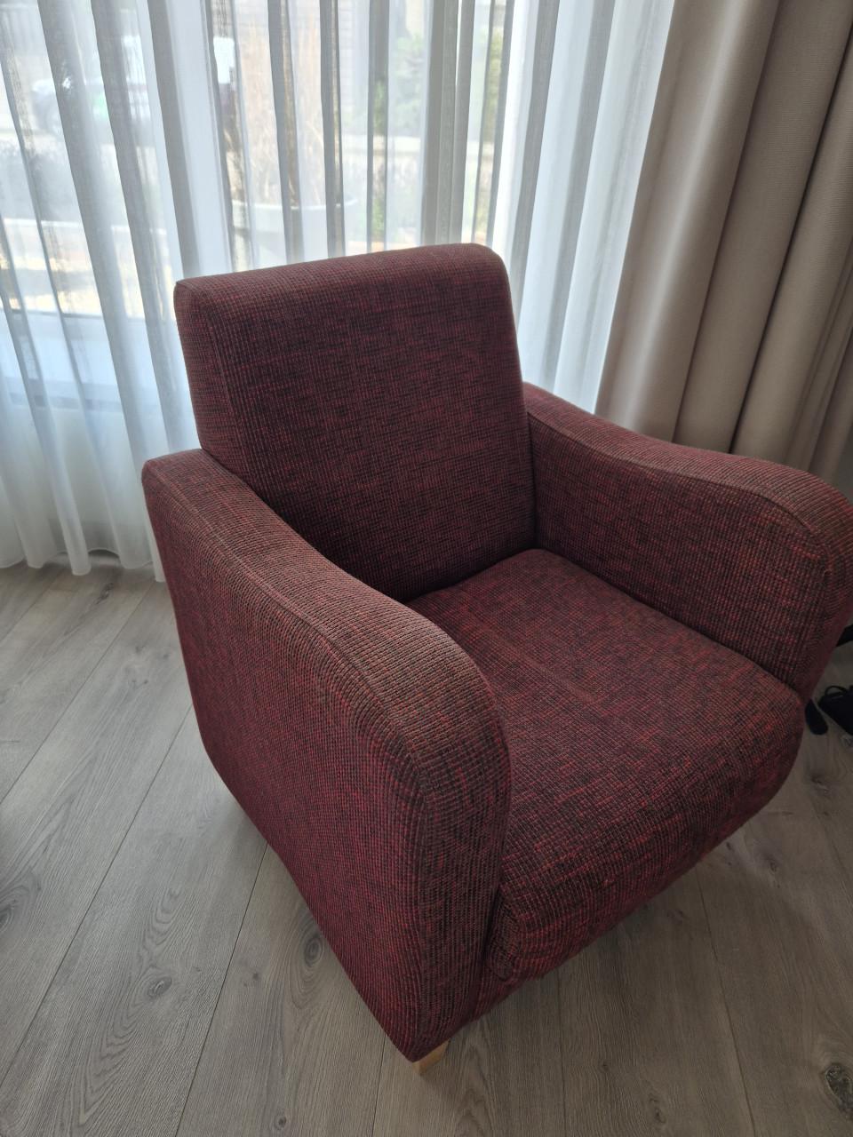 Gratis 3 goed zittende en uitziende fauteuils.
