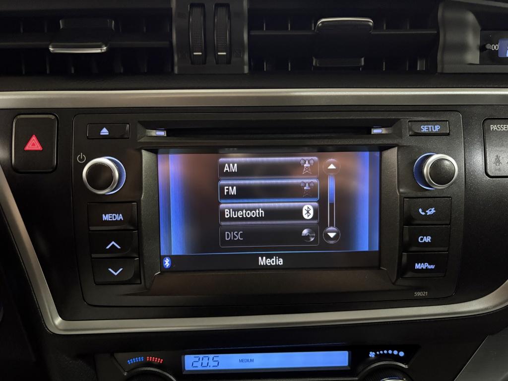 Toyota Auris 1.8 hybrid lease | panodak | navi | camera |