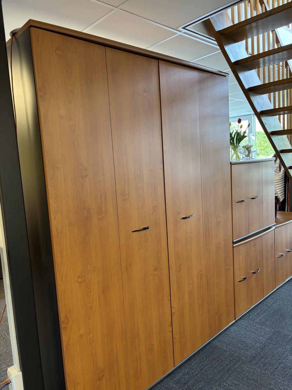 Gratis bureau’s en kasten