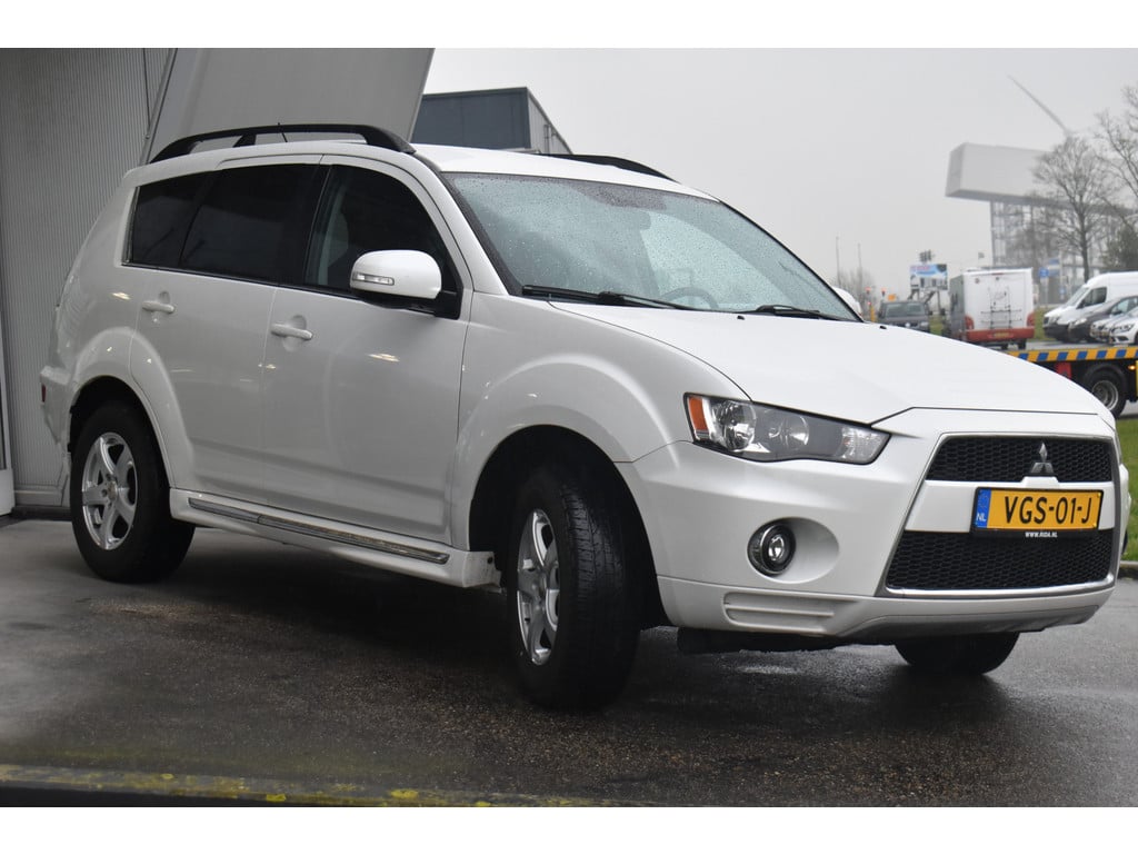 Mitsubishi Outlander outlander 2.2 di 4wd geel kenteken leder, navi, camera