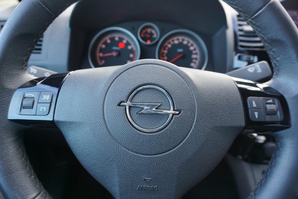 Opel Zafira 1.8 cosmo 7-persoons / climate / navi / cruise / trekhaak / lm 