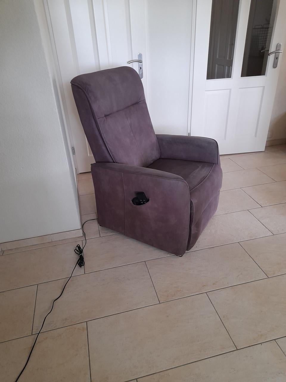 Mooie Sta-op-stoel (in goede nette werkende staat)  Ziet er netjes uit,