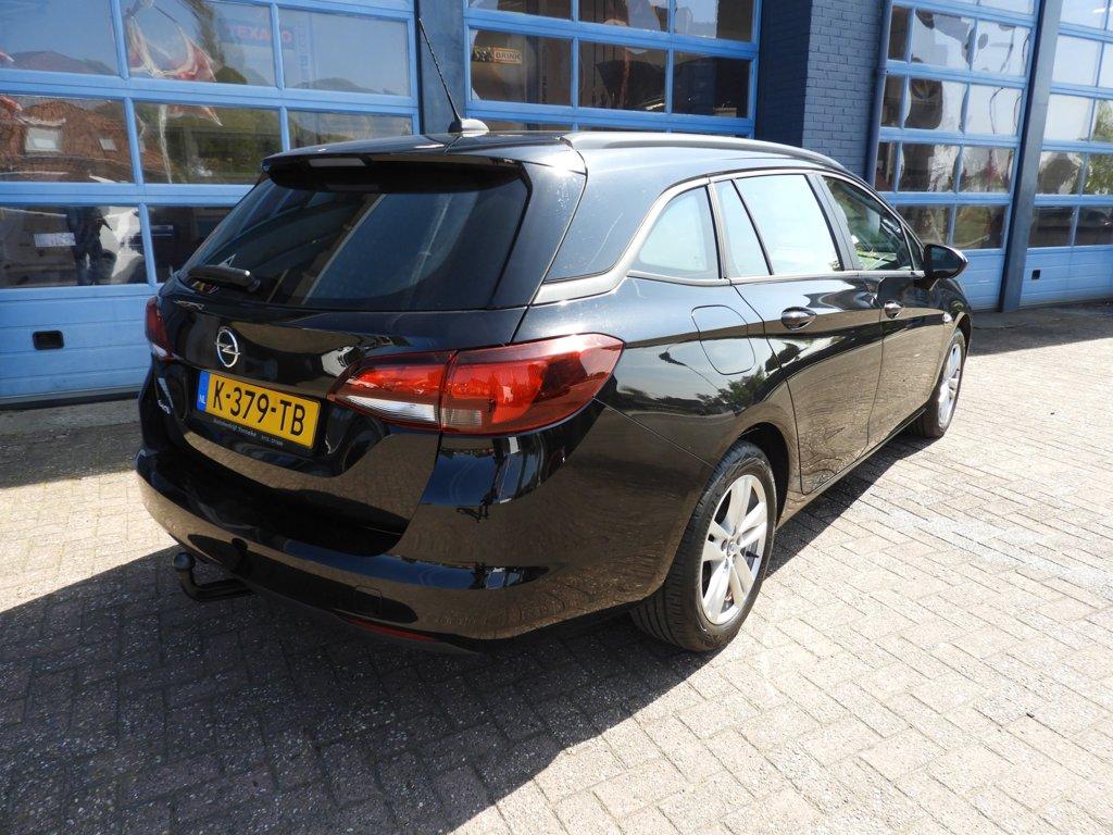 Opel Astra sports tourer 1.2 edition
